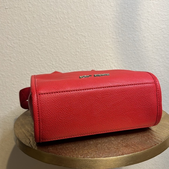 BETSEY JOHNSON XOHARLYS NWT Small lip/kiss tote/crossbody bag-red NWT - Picture 6 of 10